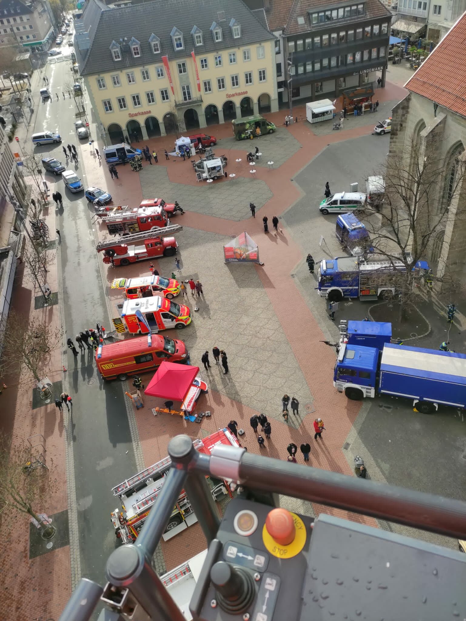 Feuerwehr, Ordnungsamt und THW auf dem Marktplatz